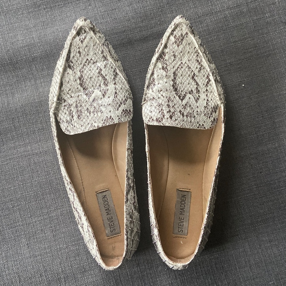 Cute grey snake flats